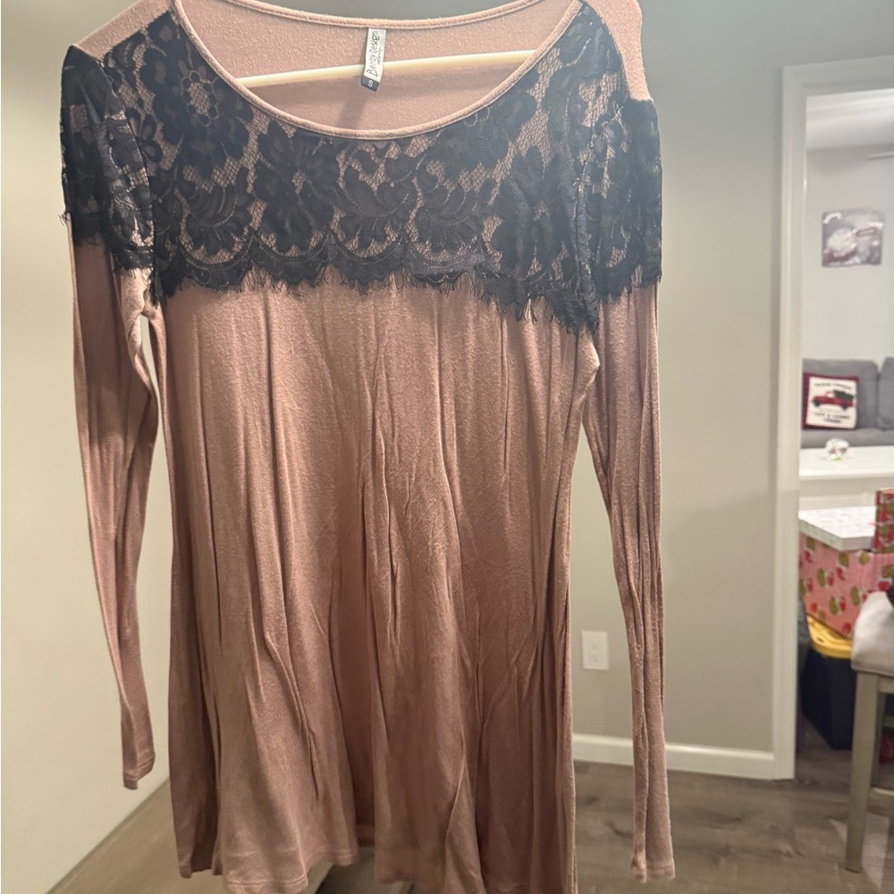 Chic Lace Accent Blouse - Tan